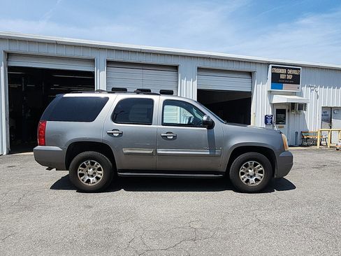 Used 2007 GMC Yukon SLT w/ SLT Preferred Equipment Group RWD image 6