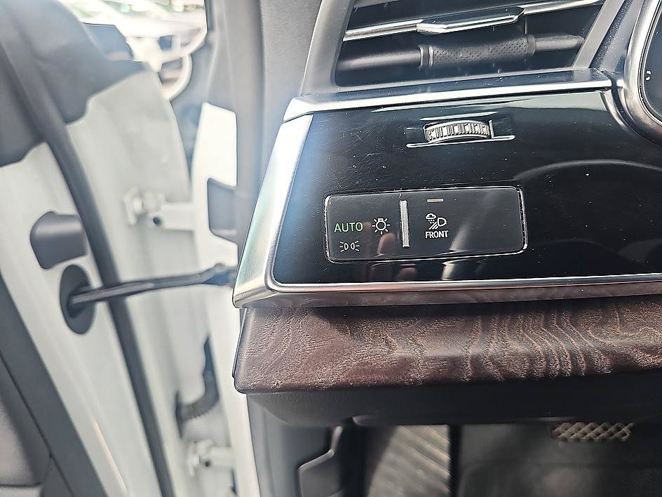 Used 2019 Audi Q8 Prestige AWD/4WD image 14