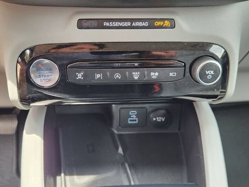 Used 2023 Ford Escape Platinum w/ Class II Trailer Tow Package AWD/4WD image 17