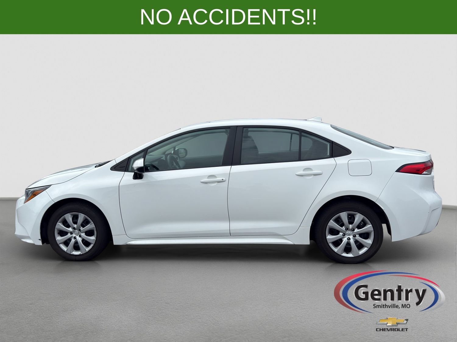 Used 2024 Toyota Corolla LE FWD image 3