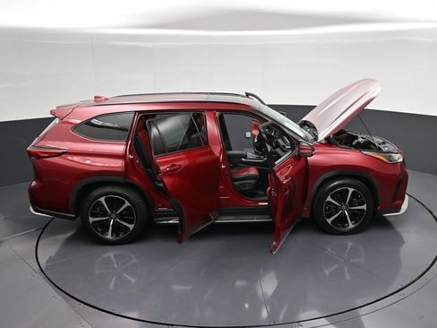 Used 2021 Toyota Highlander XSE FWD image 39