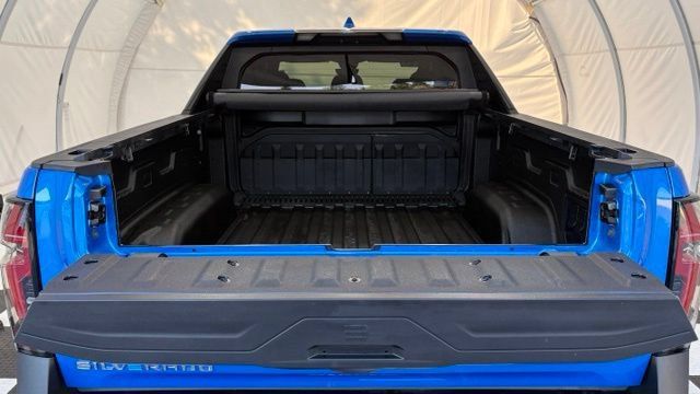 Used 2026 Chevrolet Silverado EV LT AWD/4WD image 4