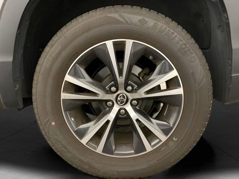 Used 2017 Toyota Highlander LE image 22