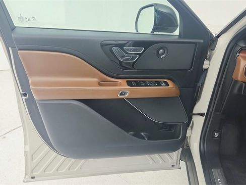 Used 2022 Lincoln Aviator Reserve w/ Elements Package Plus image 26