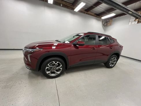 Certified 2024 Chevrolet Trax LT w/ Driver Confidence Package FWD image 5
