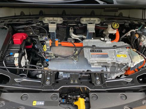 Used 2026 Nissan Leaf Platinum+ w/ Floor Mat Package (Platinum+) FWD image 12