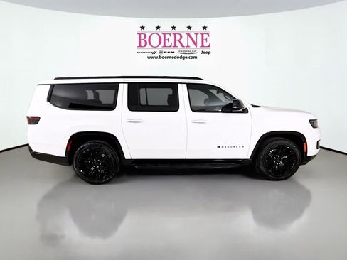 New 2025 Jeep Wagoneer L Series II image 8