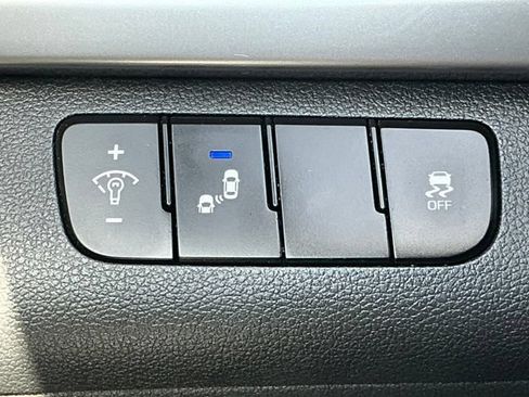 Used 2017 Hyundai Elantra Value Edition FWD image 19