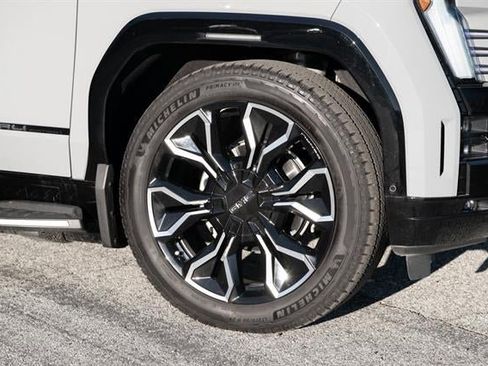 Used 2024 GMC Sierra EV Denali image 11