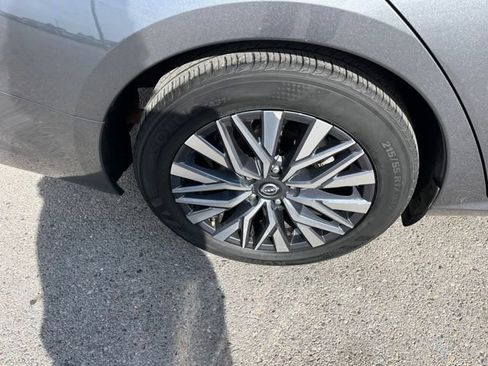 Used 2025 Nissan Altima 2.5 SV FWD image 17