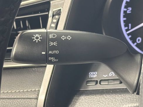 Used 2022 Toyota Camry SE FWD image 10