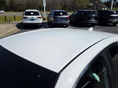 Used 2025 Toyota Camry SE image 11