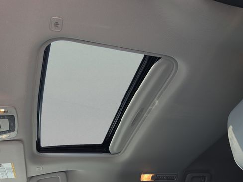 Used 2025 Toyota Sienna XLE FWD image 20