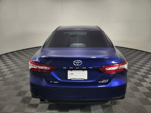Used 2018 Toyota Camry XLE FWD image 4