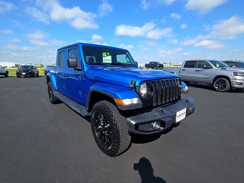 Used 2022 Jeep Gladiator Sport image 3