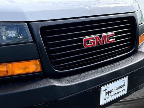 Used 2023 GMC Savana 2500 Extended RWD image 28