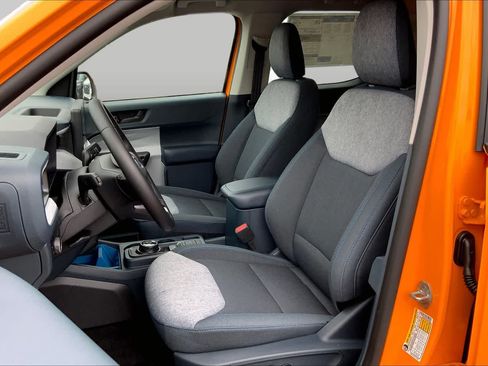 New 2026 Ford Maverick XLT w/ XLT Luxury Package FWD image 9