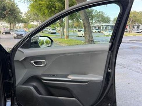Used 2025 Kia K4 FWD image 16