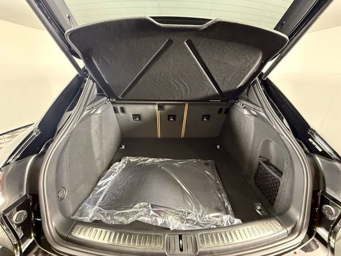 New 2025 Porsche Macan image 17