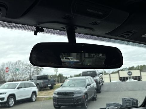 Used 2019 Jeep Wrangler Unlimited Sahara w/ Cold Weather Group image 26