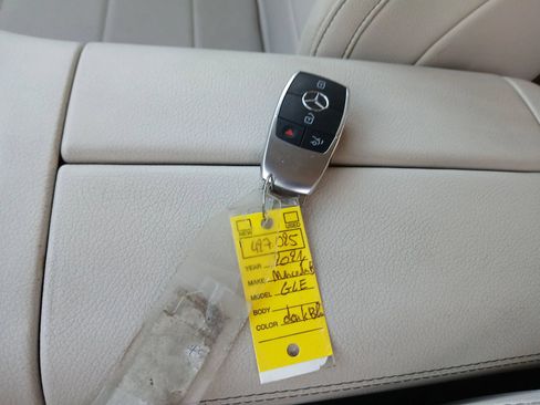 Used 2021 Mercedes-Benz GLE 350 w/ Premium Package image 9