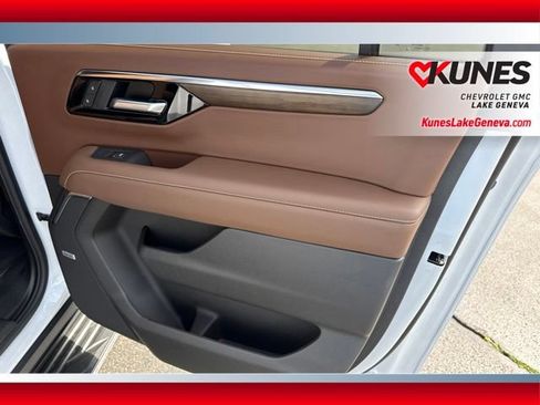 New 2026 Chevrolet Suburban High Country w/ Sun And Tow Package AWD/4WD image 21