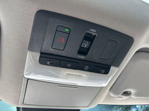 Used 2021 Nissan Sentra SR w/ SR Premium Package image 39