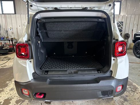 Used 2020 Jeep Renegade Trailhawk w/ Premium Leather Group AWD/4WD image 10