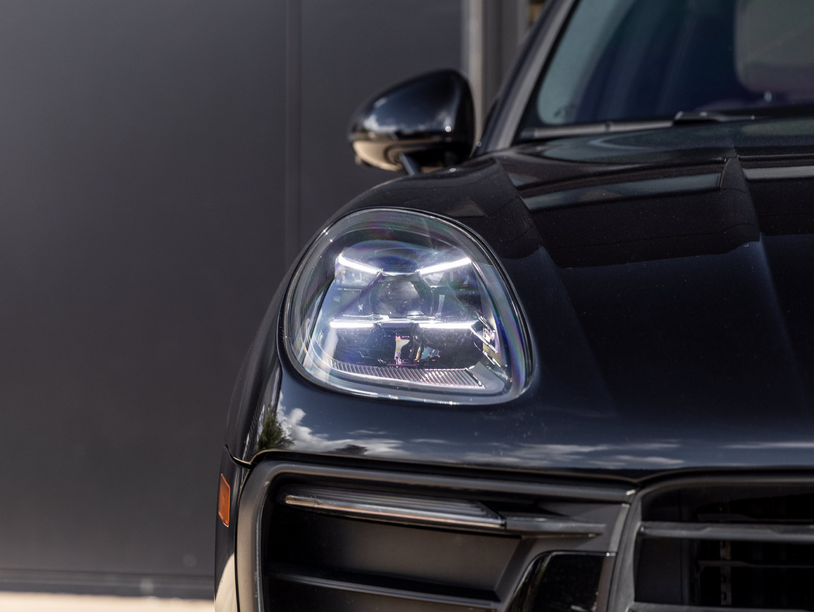 Certified 2024 Porsche Macan AWD/4WD image 17