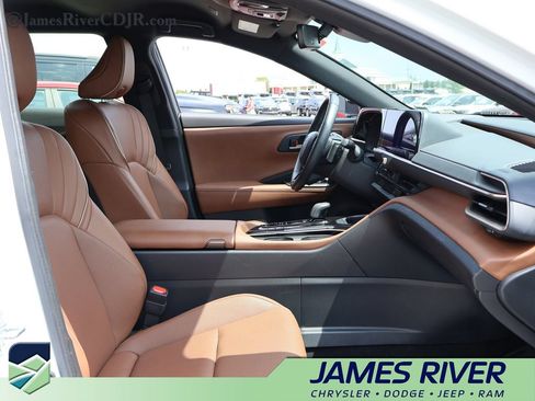 Used 2025 Toyota Crown Signia AWD/4WD image 8
