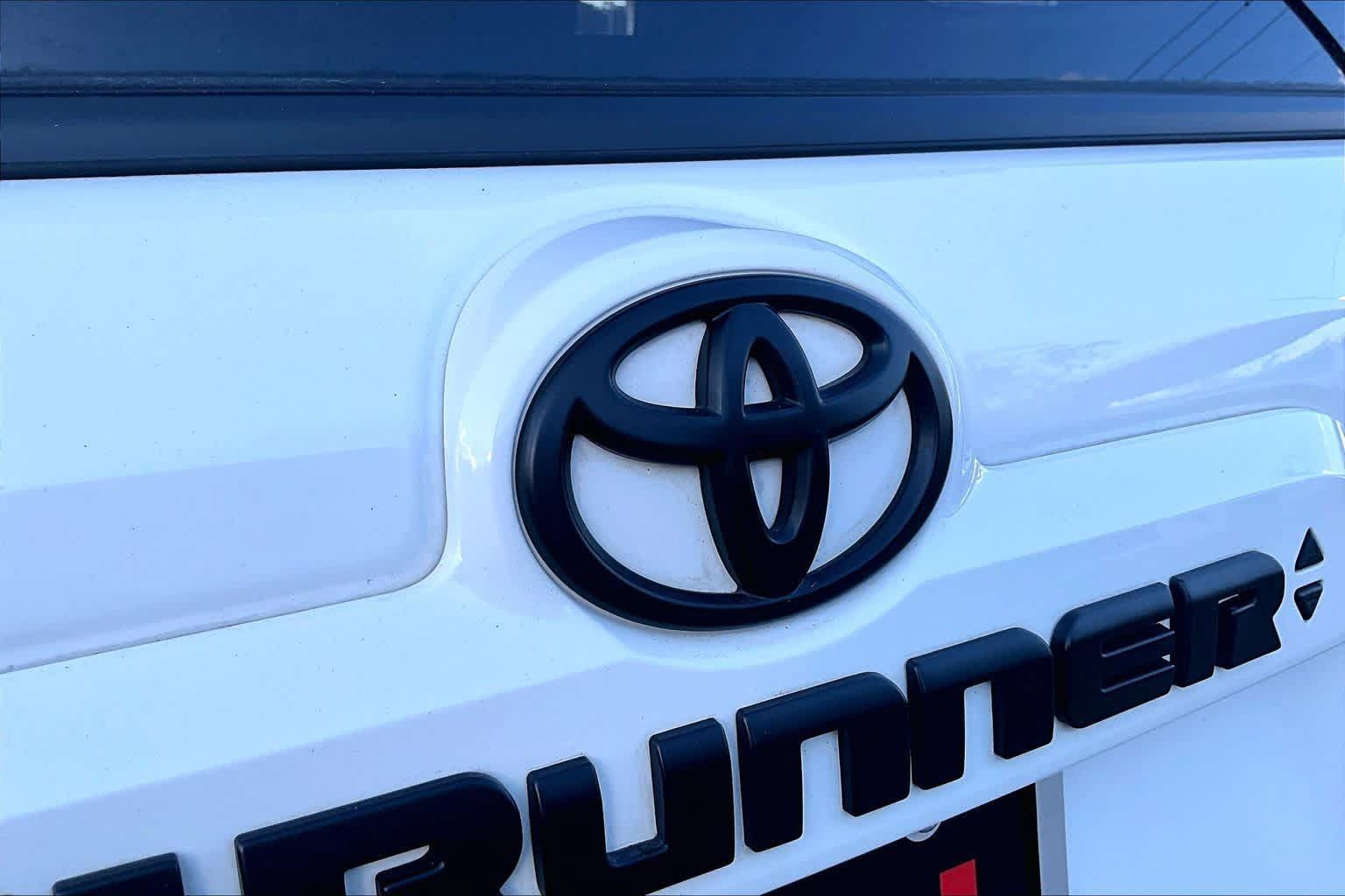 Used 2023 Toyota 4Runner SR5 Premium w/ Moonroof Package RWD image 10