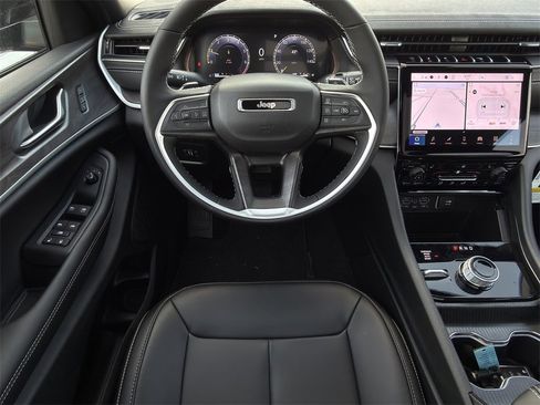 New 2025 Jeep Grand Cherokee Limited w/ Black Appearance Package image 11