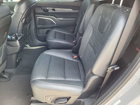 Used 2022 Kia Telluride SX w/ SX Prestige Package image 22