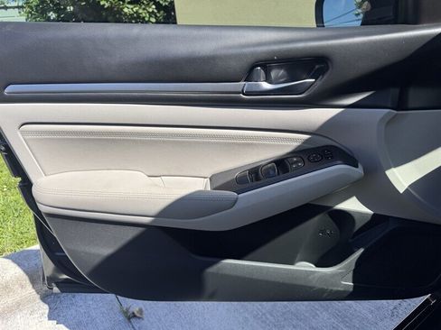 Used 2019 Nissan Altima 2.5 SV FWD image 13