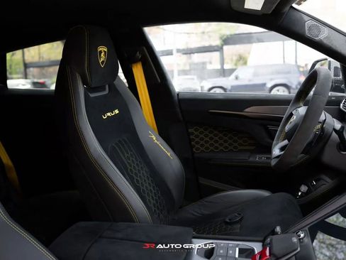 Used 2023 Lamborghini Urus Performante AWD/4WD image 22