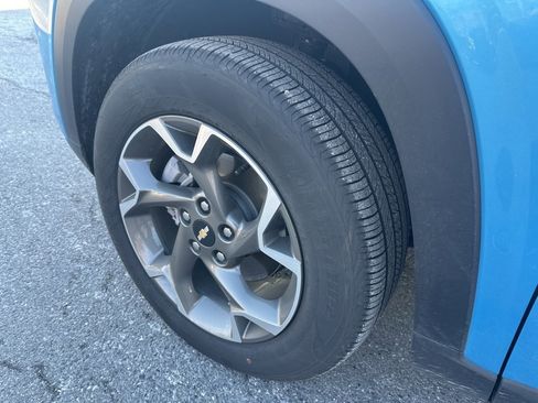 Used 2025 Chevrolet Trax LT image 9