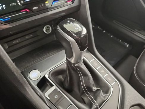 Used 2022 Volkswagen Tiguan SEL R-Line image 31