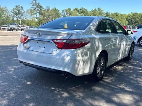 Used 2017 Toyota Camry SE w/ Moonroof Package FWD image 6