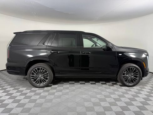Used 2026 Cadillac Escalade Platinum Sport w/ LPO, Floor Liner Package AWD/4WD image 10