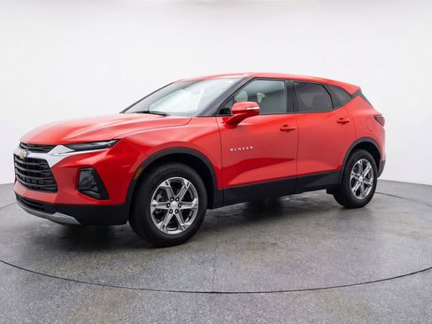 Used 2025 Chevrolet Blazer LT image 3