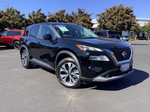 Used 2023 Nissan Rogue SV image 2