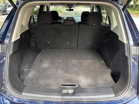 Used 2025 Nissan Rogue SV FWD image 32