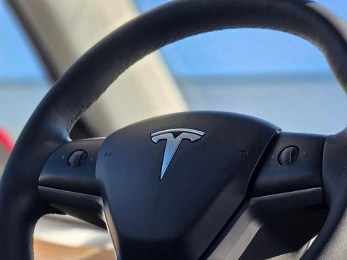 Used 2023 Tesla Model Y Long Range AWD/4WD image 13