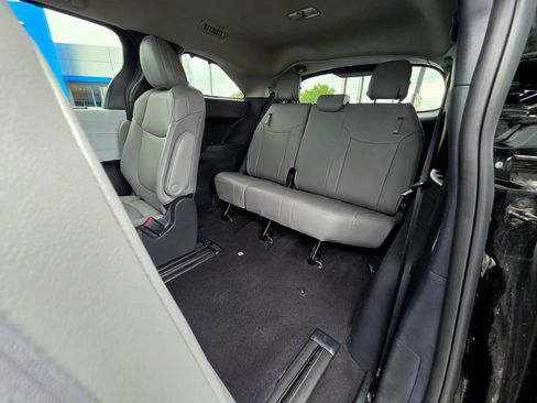 Used 2026 Toyota Sienna XLE FWD image 62