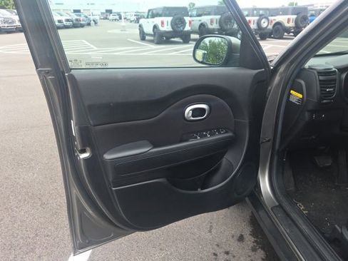 Used 2017 Kia Soul FWD image 19