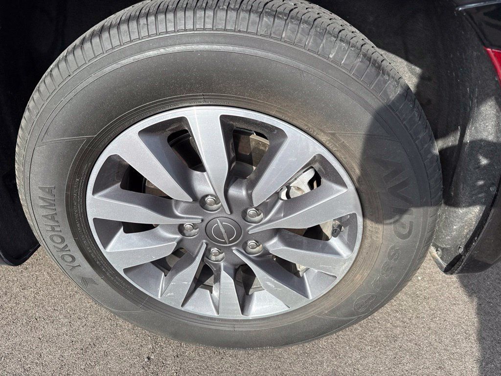 Used 2023 Chrysler Pacifica Touring-L FWD image 9