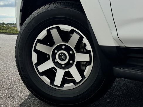 Used 2024 Toyota 4Runner TRD Off-Road Premium image 33