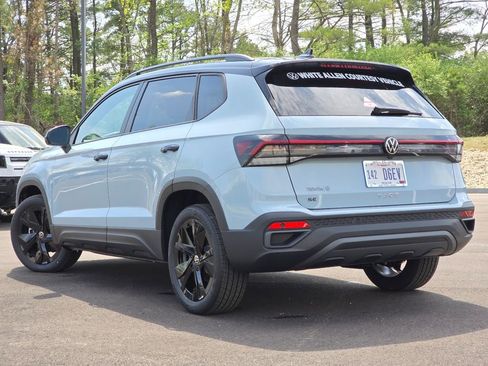 New 2026 Volkswagen Taos SE FWD image 9