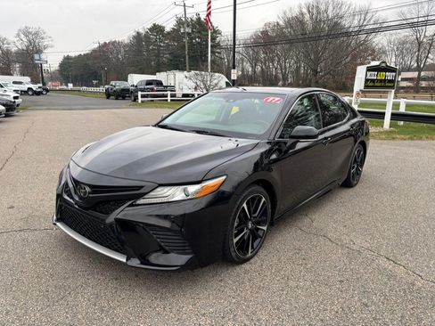 Used 2018 Toyota Camry XSE image 1