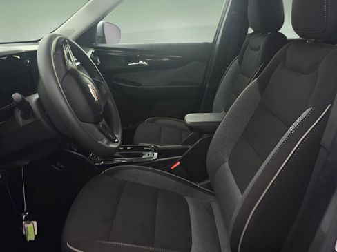 Used 2025 Chevrolet TrailBlazer LT AWD/4WD image 5